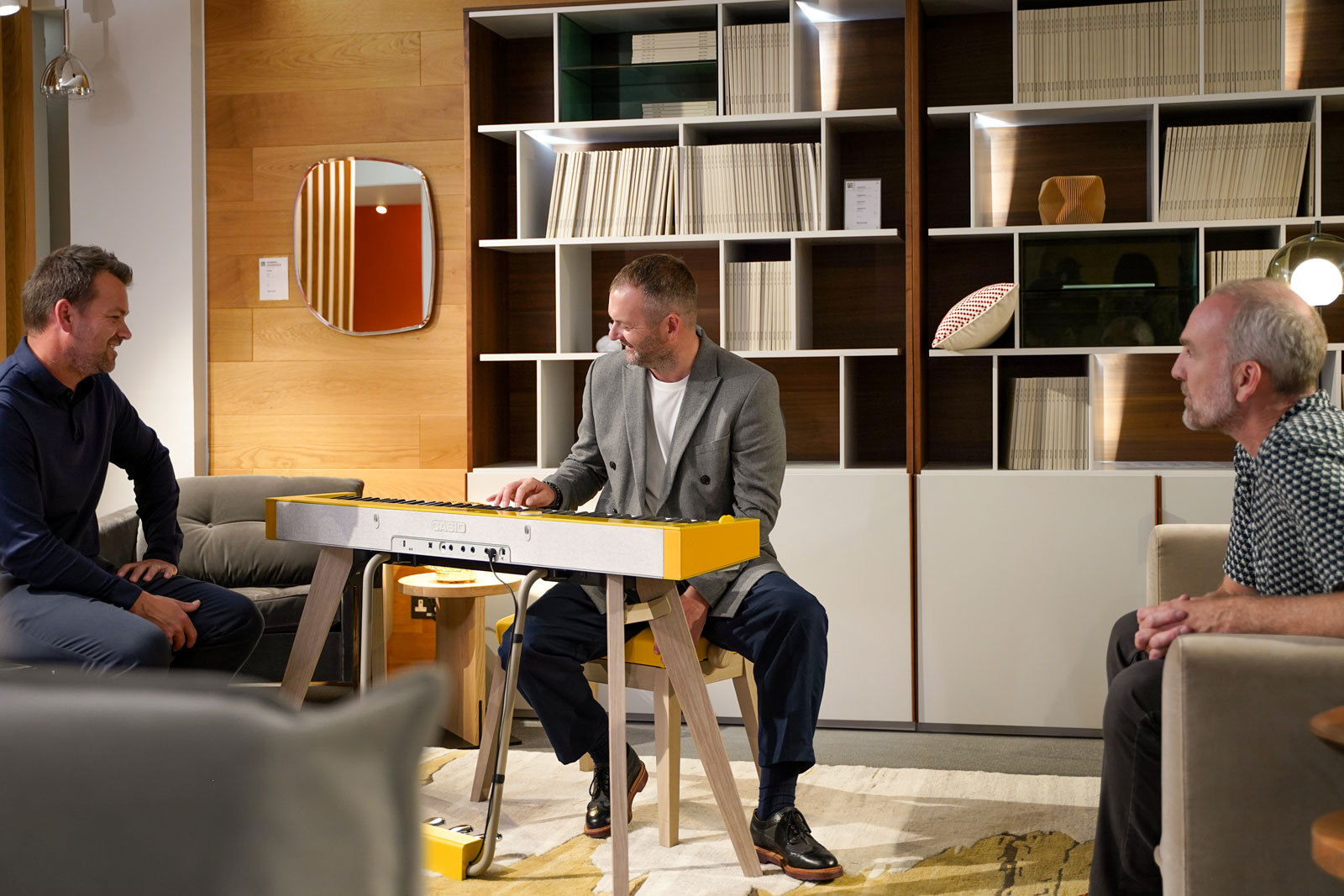 几个人在享受 Privia