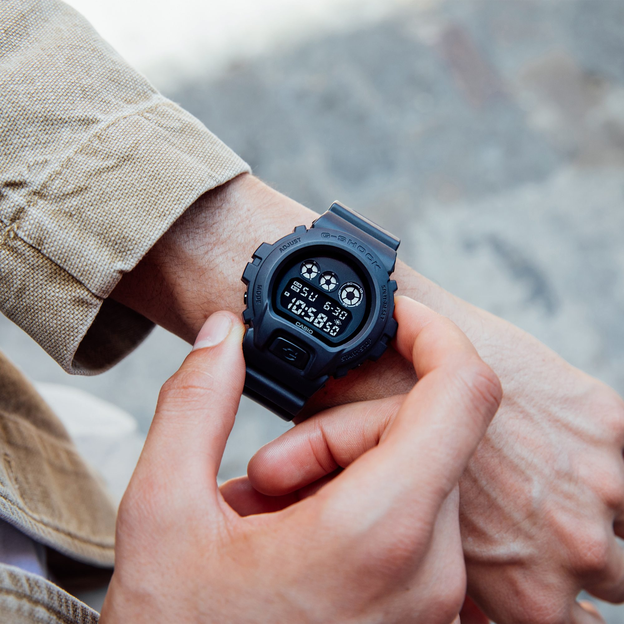 佩戴 DW-6900BB 的图片