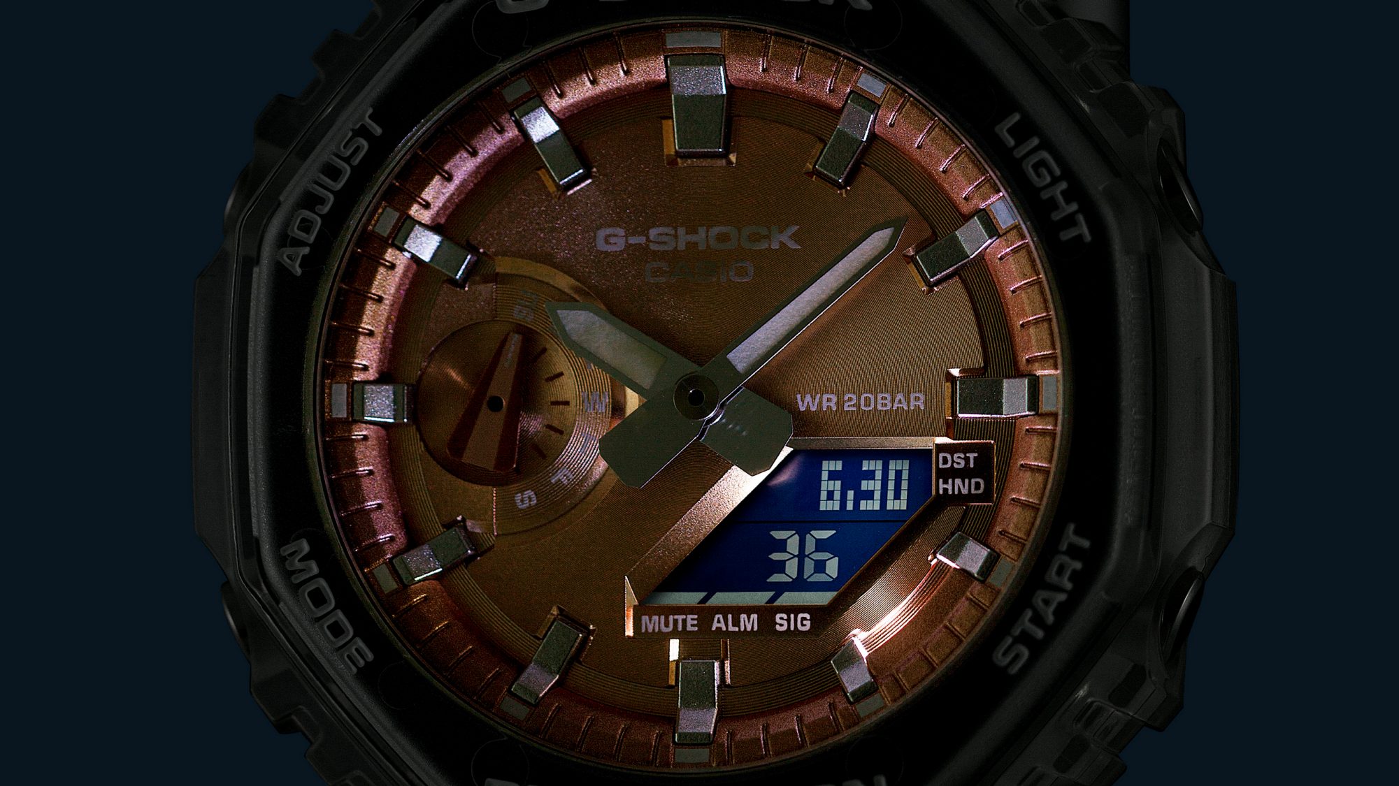 高亮度（高亮度双 LED 灯）让手表在昏暗的光线下读数依然清晰可辨