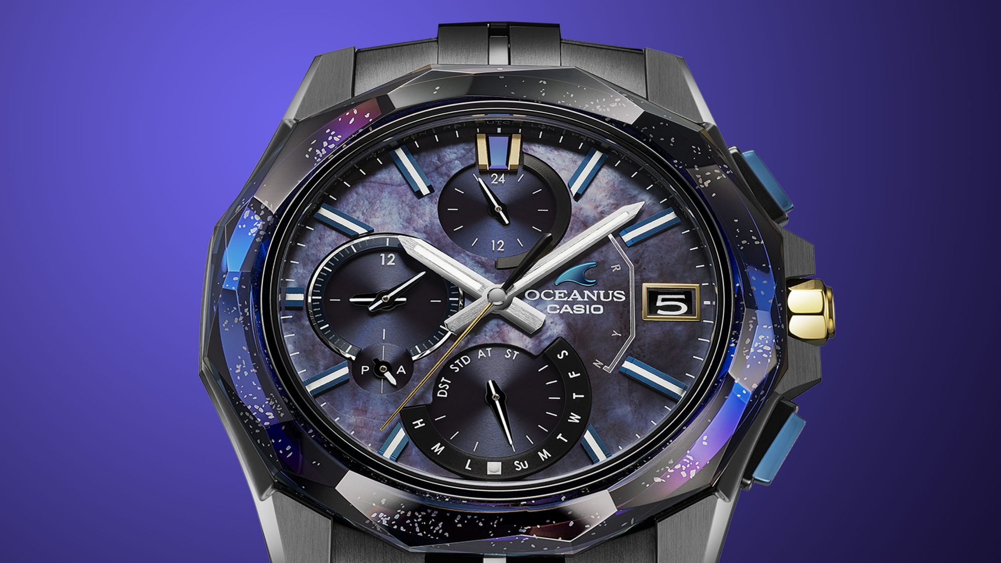 たゆたう波の美しさをイメージした20面カットサファイアガラスベゼル